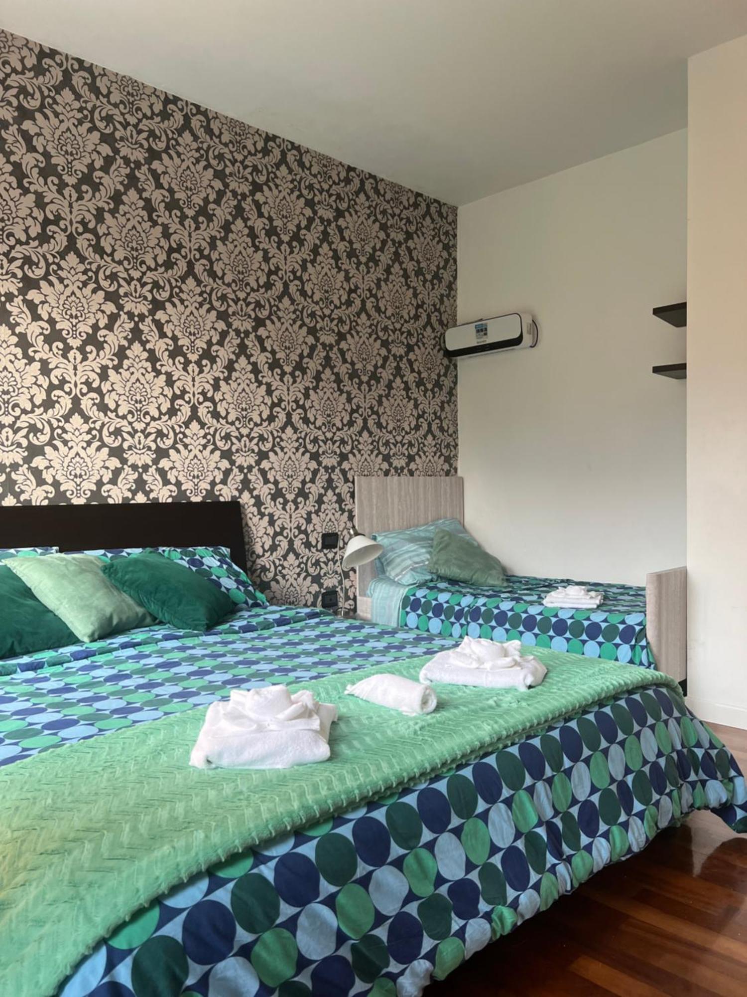 B&B Resilienza - Camera Privata Con Bagno Леко Екстериор снимка