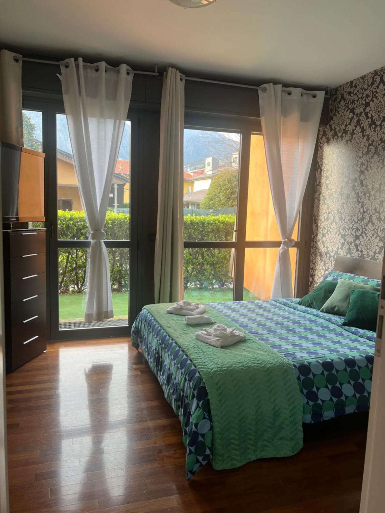 B&B Resilienza - Camera Privata Con Bagno Леко Екстериор снимка